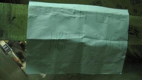 Í ới trước cửa nhà nghỉ đêm Valentine