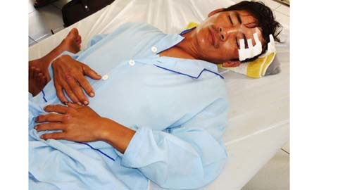 Nhà kia lỗi phép, con…đánh bố