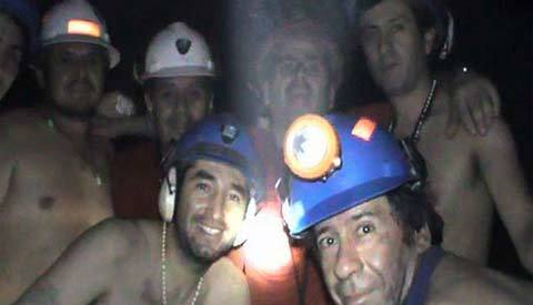 Chuyện thần diệu thợ mỏ Chile có thêm ma túy, tình dục