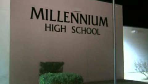 Học sinh mang súng đến lớp định bắn giáo viên