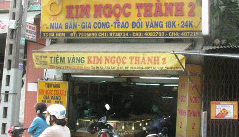 Tay không đánh bại băng cướp có súng