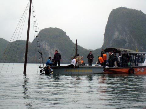 Trục vớt tàu chìm trên vịnh Hạ Long