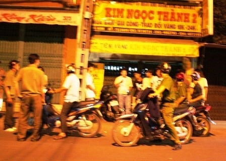 Xác định rõ băng cướp tiệm vàng có súng