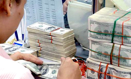 Bài toán 2011 cho lạm phát, lãi suất và tỷ giá