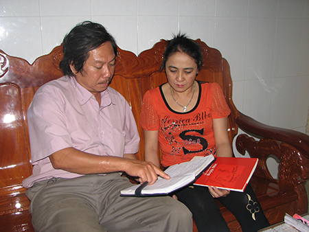 Người thuyết phục vợ nhà báo đầu thú