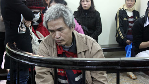 Vợ thân tàn ma dại vì chồng tạt a xít