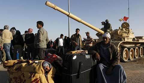 Libya đầy xác chết, nghìn người tháo chạy