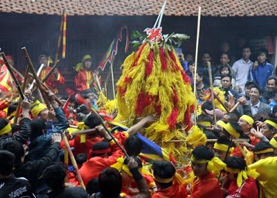 Đi hội chứ không phải đi... 