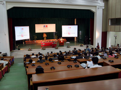 'Du học về cũng bị cuốn theo chiều gió'