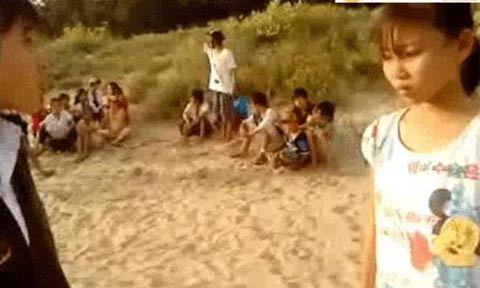 Nữ sinh bị đánh hội đồng, chủ tịch tỉnh động lòng