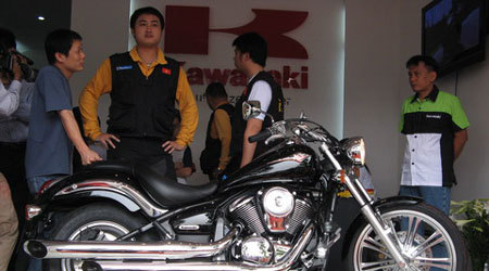 Tháng 2, xe máy nhập khẩu rớt thảm