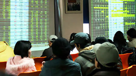 Khối ngoại bán ròng có đáng lo?