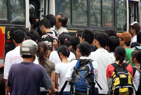 Chuyển nhà, 'tạm biệt' xe máy vì... bão giá