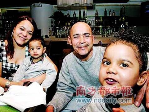 Người vô gia cư tìm thấy con qua mạng
