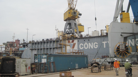 Cắt giảm đầu tư công, không “đầu voi đuôi chuột”