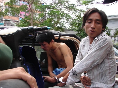 Người đàn ông bắt cướp giữa phố