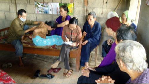 Đổ xô đi chữa bệnh bằng “búa trời”