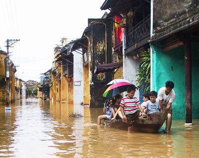 Biến mưa, bão miền Trung thành sản phẩm du lịch?