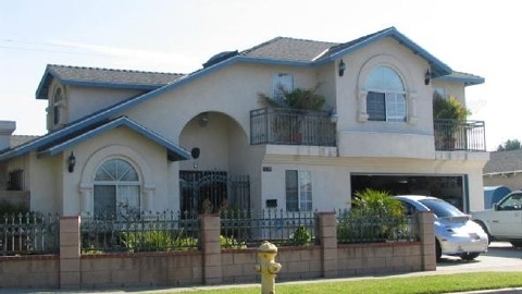 Mượn nhà rồi định…chiếm nhà