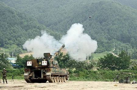 Kim Jong-Il cho xe tăng bảo vệ dinh thự