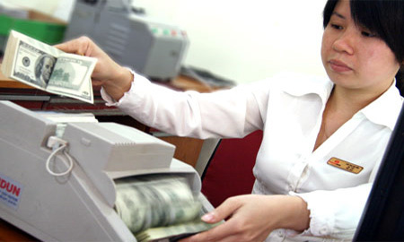 Ùn ùn bán USD chống lỗ