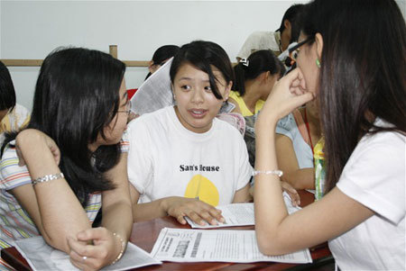 Sinh viên tự tử, ĐH điều tra chuyện hẹn hò