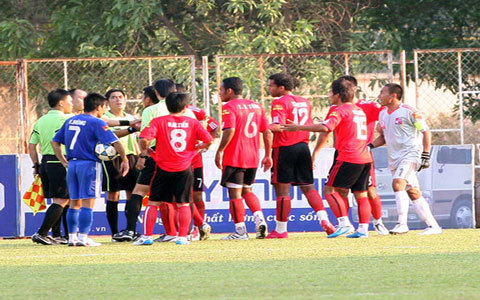 Đồng Nai tố cáo trọng tài “có hơi men”?