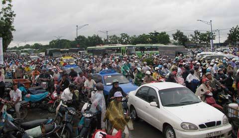 Phụ huynh đanh thép 'hầu chuyện' phản đối