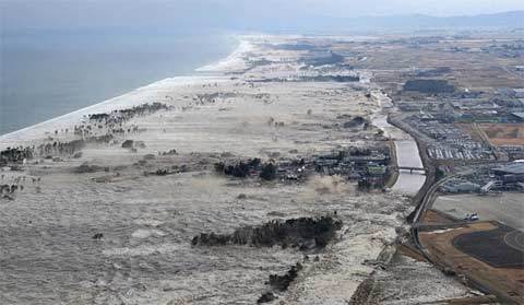 Clip những cảnh tàn phá khủng khiếp ở Nhật