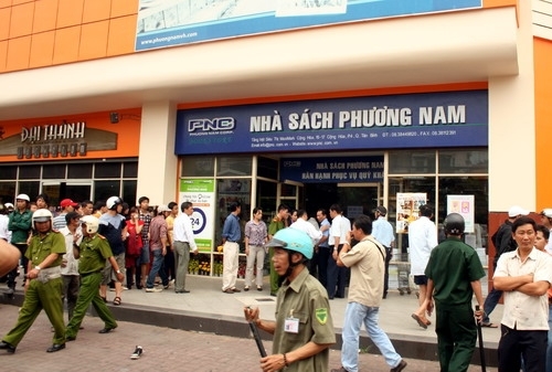 Nghẹt thở giải cứu con tin trong nhà sách