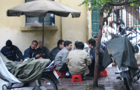 Săn USD chui tại chợ vỉa hè