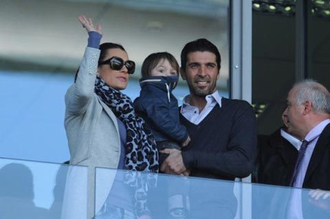 Buffon - Seredova: Trai tài, gái sắc