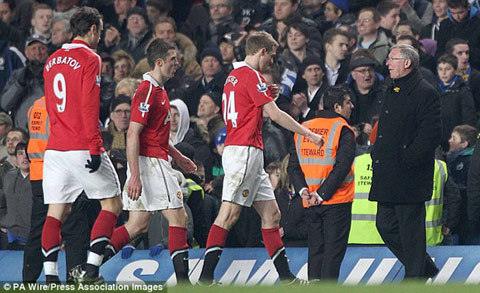 Sir Alex “nổi điên” với FA