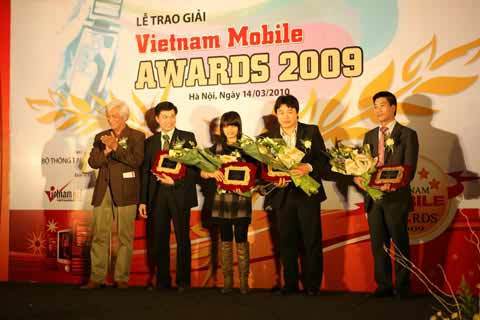 Cộng đồng mạng sôi sục vì VMA 2010