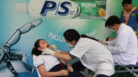 Trẻ học cách chăm sóc răng miệng tại ngày hội P/S Trà Xanh
