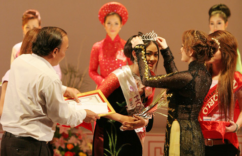 Thùy Trang đoạt Hoa khôi thời trang 2011