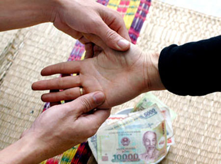 Dở khóc dở cười vì nhà chồng mê tín