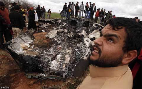 Gaddafi phản công, máy bay Mỹ rơi ở Libya