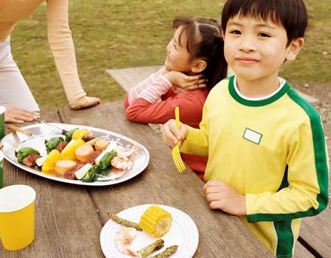 Trẻ ăn vặt thế nào là tốt?