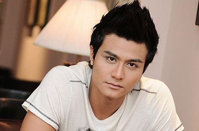 Siêu mẫu Vĩnh Thụy bị khởi tố vì buôn lậu