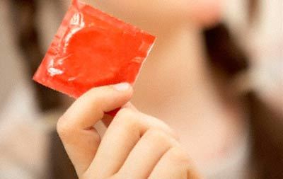Muốn ngăn HIV, coi bao cao su như…kẹo