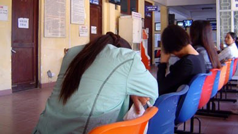 Rụng rời phát hiện con gái phá thai