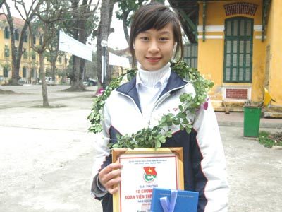 Nửa đêm, lay mẹ dậy báo tin nữ sinh tiêu biểu