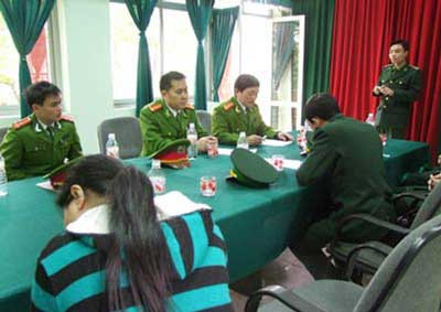 'Má mì' 17 tuổi săn gái trinh cho đại gia