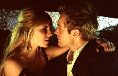 Muốn giúp tình cũ nhưng tôi sợ vợ