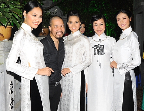 Bán áo hoa hậu giá cực sốc