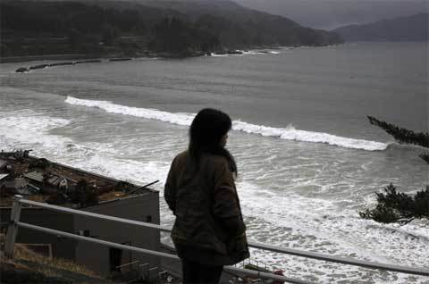 Chính phủ Nhật báo động cao nhất