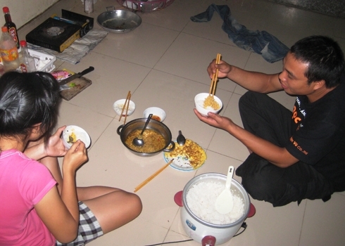 Chủ nhà trọ “siết cổ” sinh viên thời bão giá