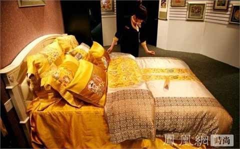 Choáng với bộ chăn ga gối đệm hơn 3 tỷ đồng