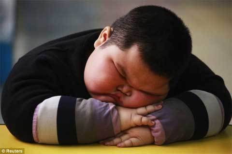 Xem sinh hoạt đời thường của bé khổng lồ